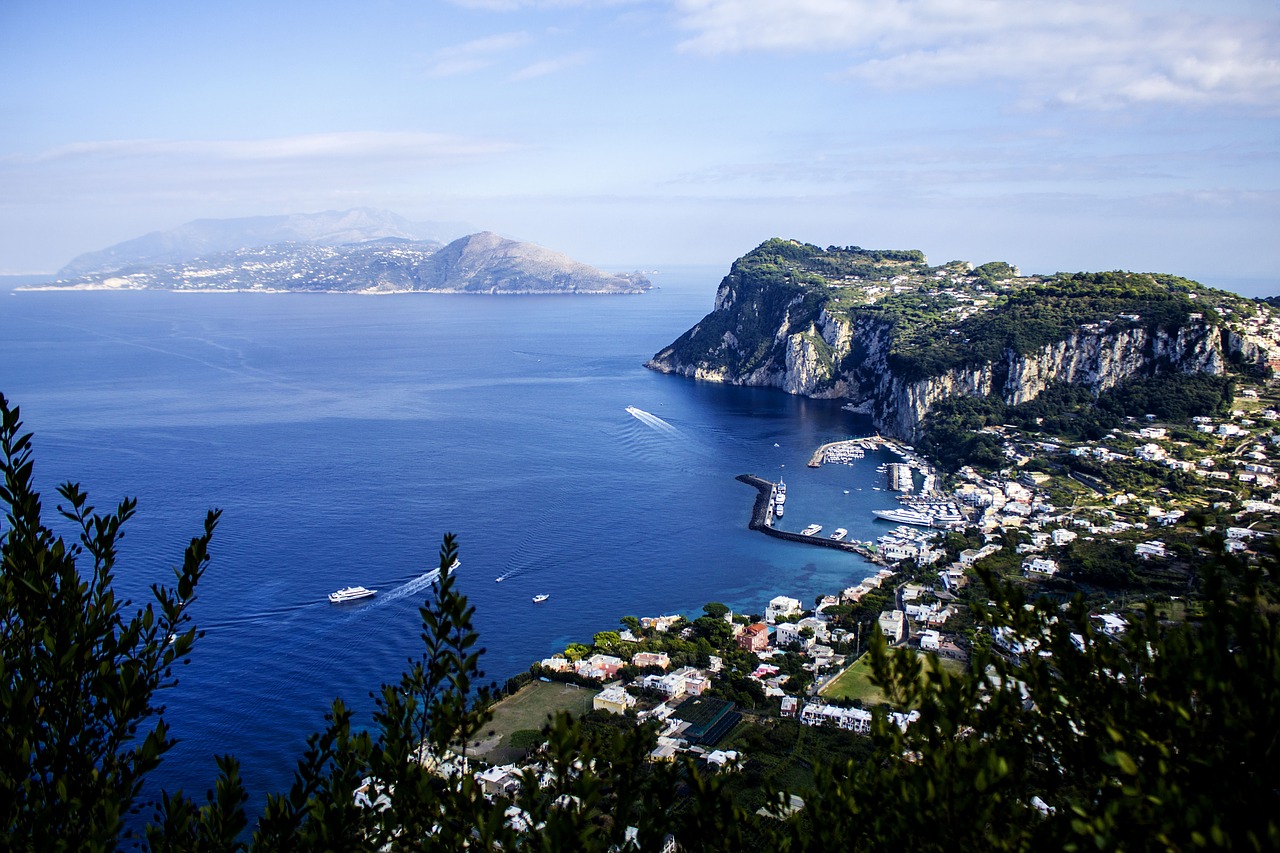 Passeios de barco na costa amalfitana e ilha de Capri – Tudo o que você precisa saber para uma viagem inesquecível!